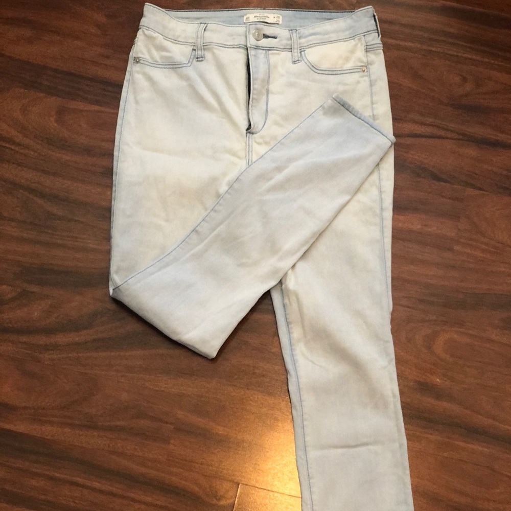 Abercrombie & Fitch Light Wash Jean